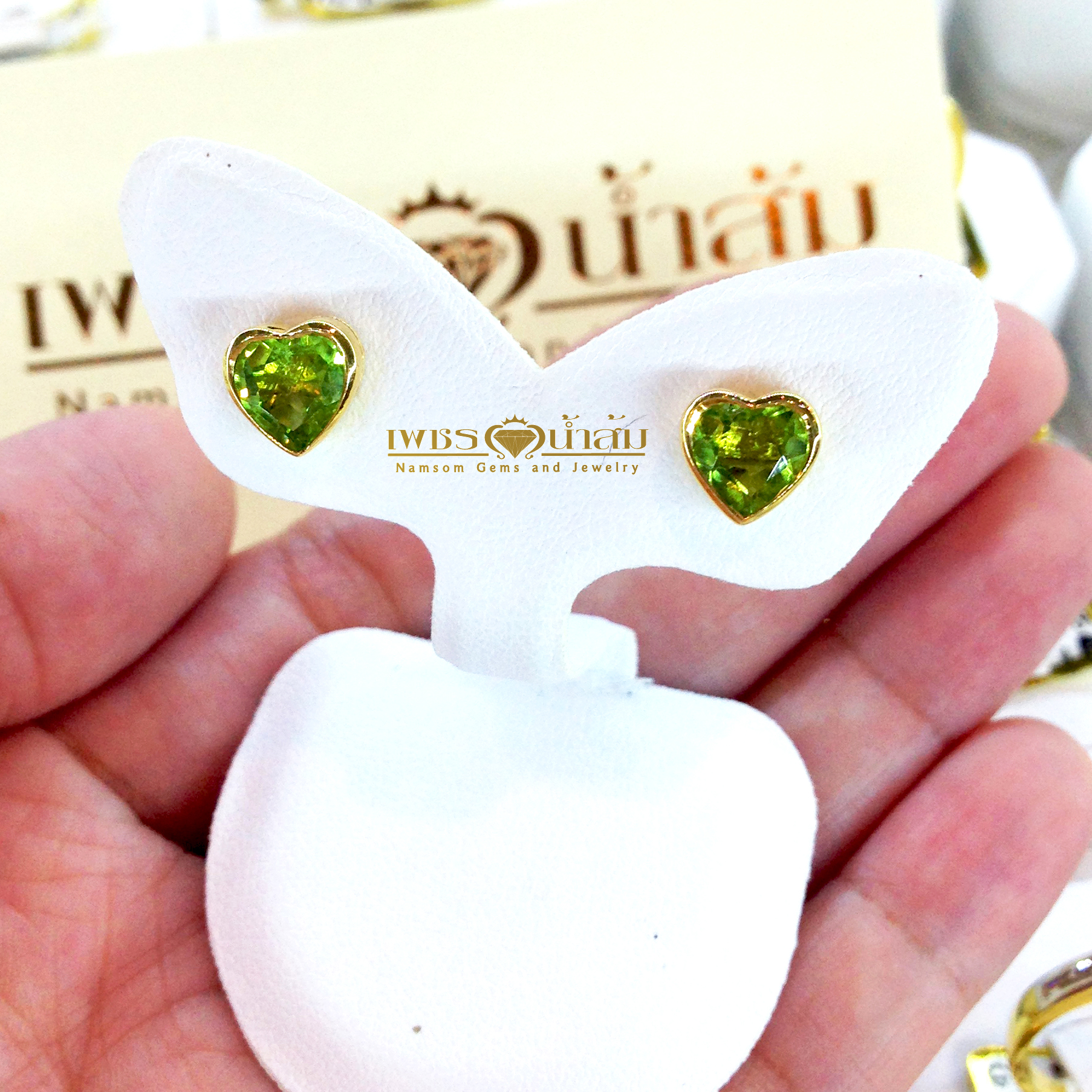 ต่างหูเพริดอต Peridot สีเขียวสวยสดเจียรทรงหัวใจน่ารัก