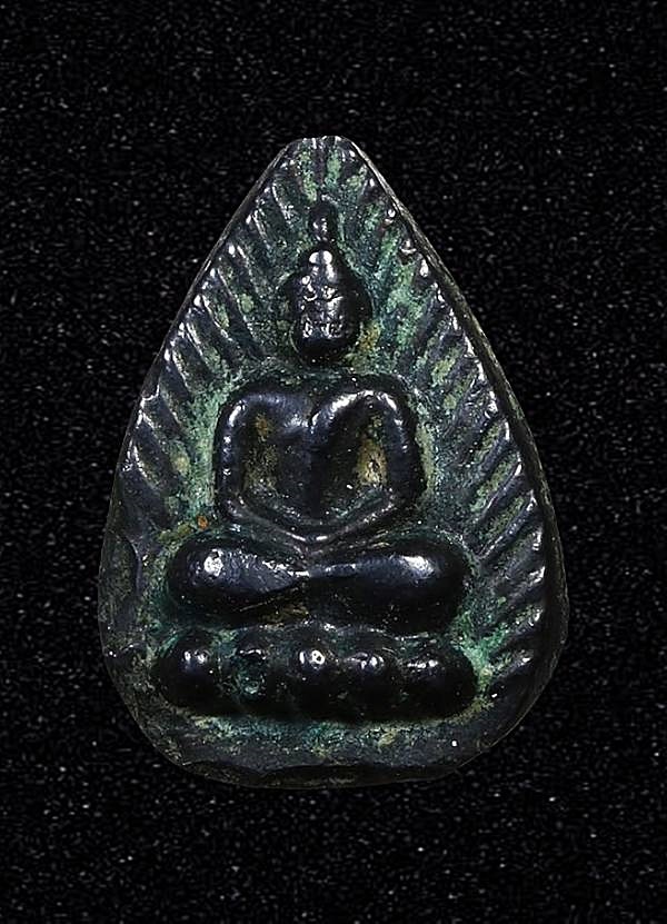 พระกลีบบัวเนื้อเมฆพัตร หลังยันต์ธาตุทั้ง๔ หลวงปู่ทอง วัดราชโยธา กทม.