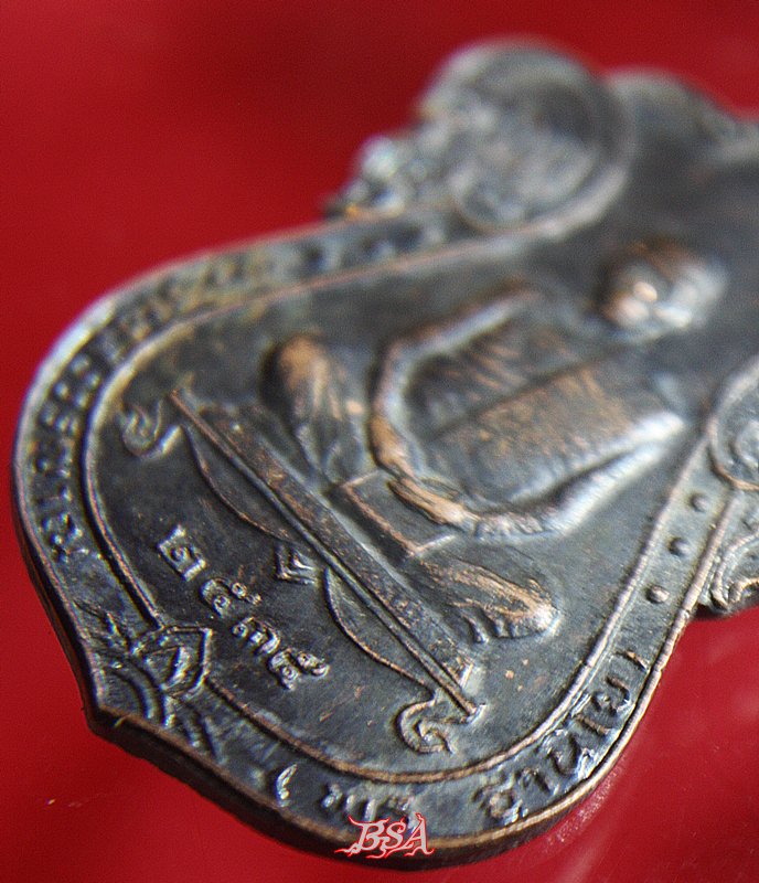 เหรียญเสมาหลวงพ่อพุธ ฐานิโย วัดป่าสาลวัน ปี2535 (7)