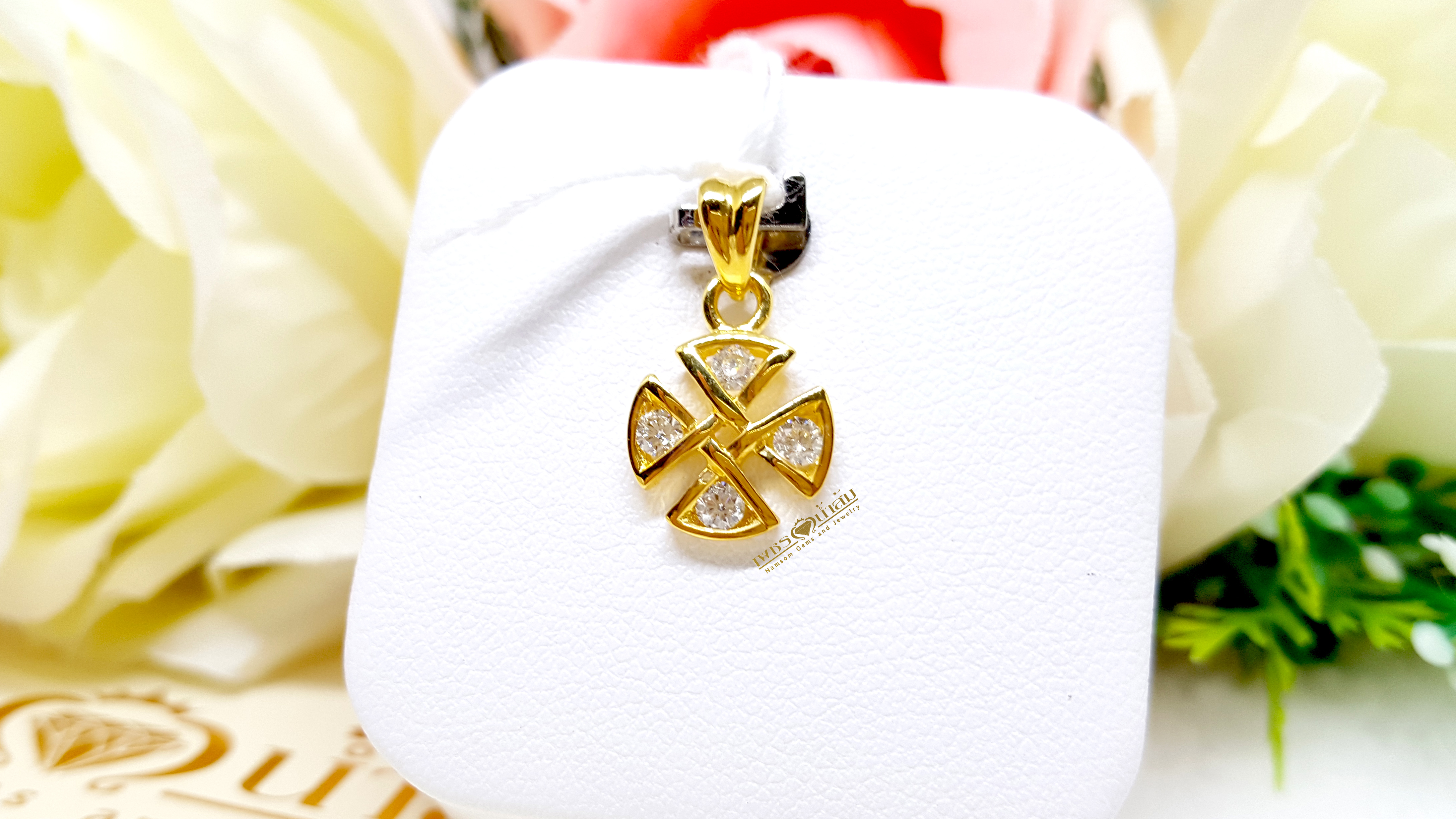 จี้เพชรแท้ ทรงกางเขนแพตตี Cross Pattée เป็นสัญลักษณ์รูปแบบหนึ่งของกางเขนคริสเตียน ที่พบบนเครื่องบินของเยอรมันแบบ Luftstreitkräfte