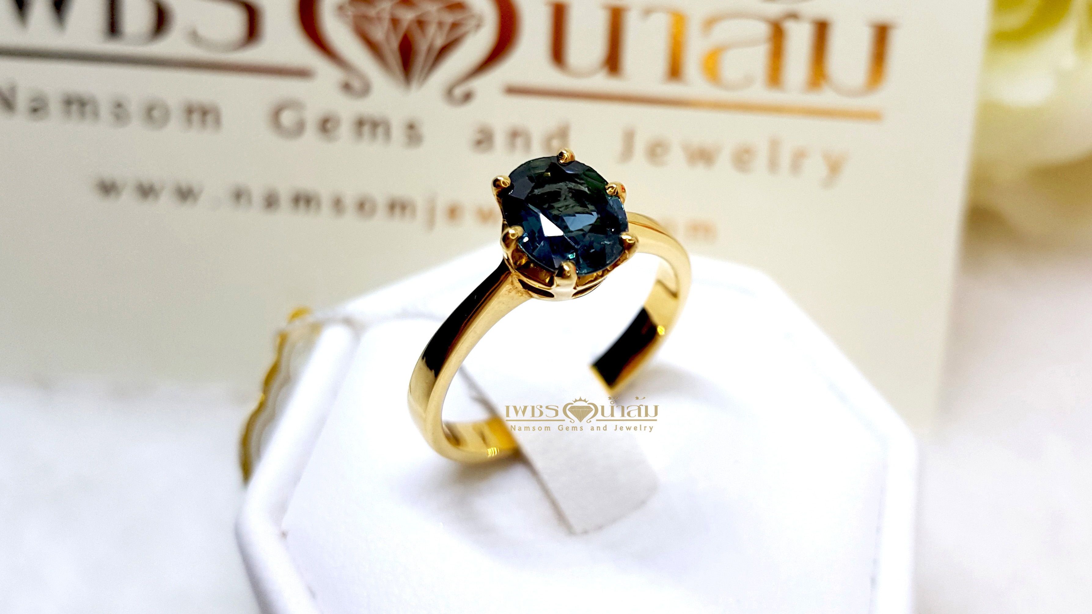 แหวนพลอยไพลิน Blue Sapphire สีน้ำเงินสวยสด บนตัวเรือนทองแท้ทั้งตัวเรือน