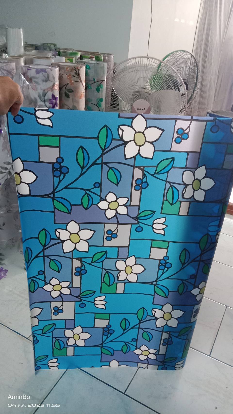 สติ๊กเกอร์ฝ้าติดกระจก แบบมีกาวในตัว ดอกไม้เลื้อยสีฟ้า (หน้ากว้าง 90cm) เมตรละ 89 บาท