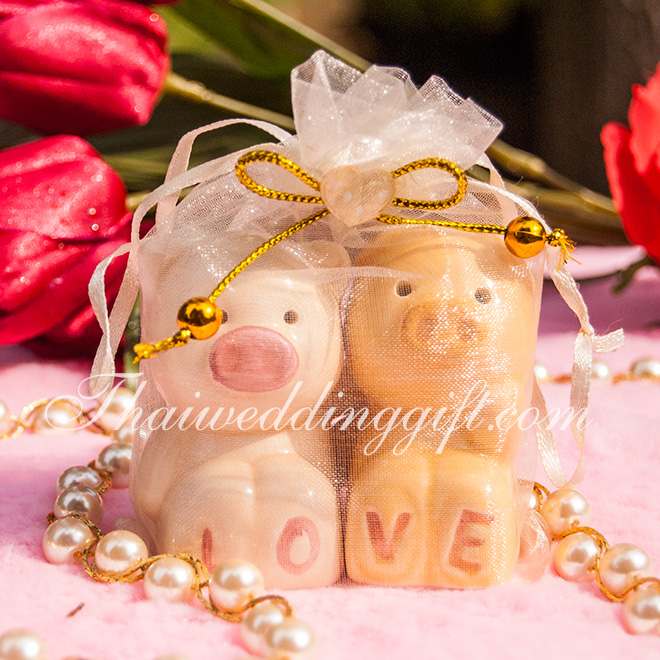 กระปุกใส่พริกไทย เซรามิค หมูคู่ LOVE แพ็คถุงผ้าโปร่ง