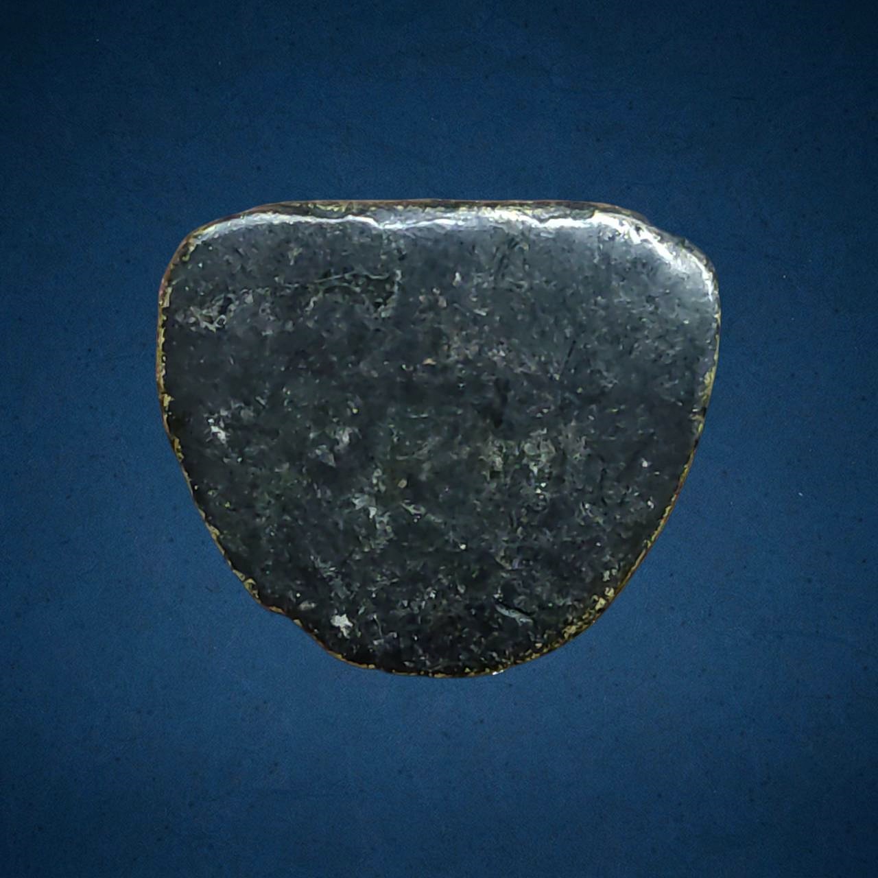 รูปหล่อโบราณ พระเกจิ เนื้อทองแดงรมดำ ไม่ทราบที่