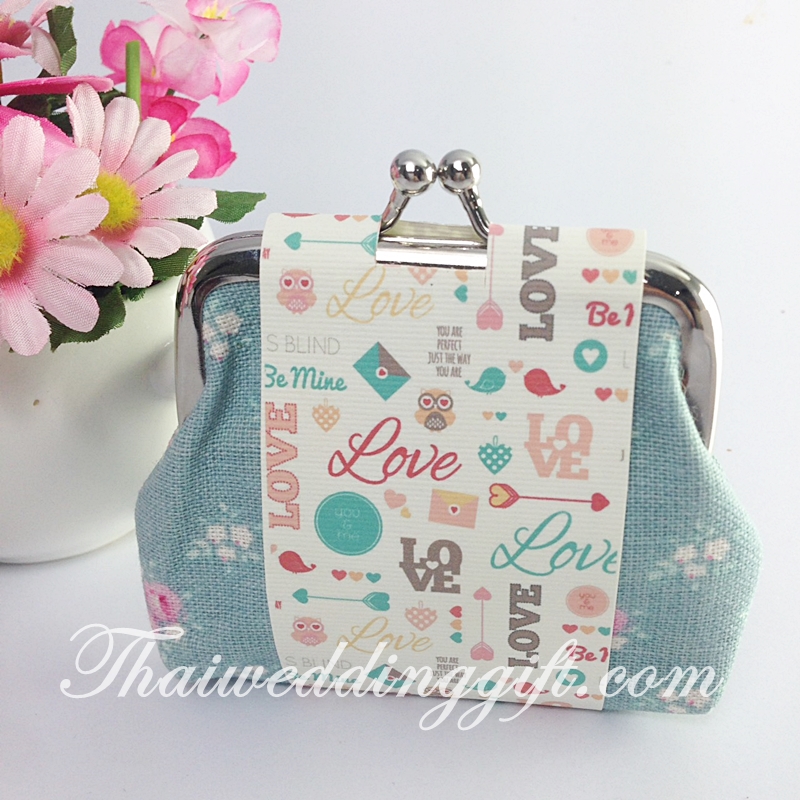 กระเป๋าแป๊กผ้าลายดอกไม้สีหวาน คละสี ติดสายคาดชื่อ