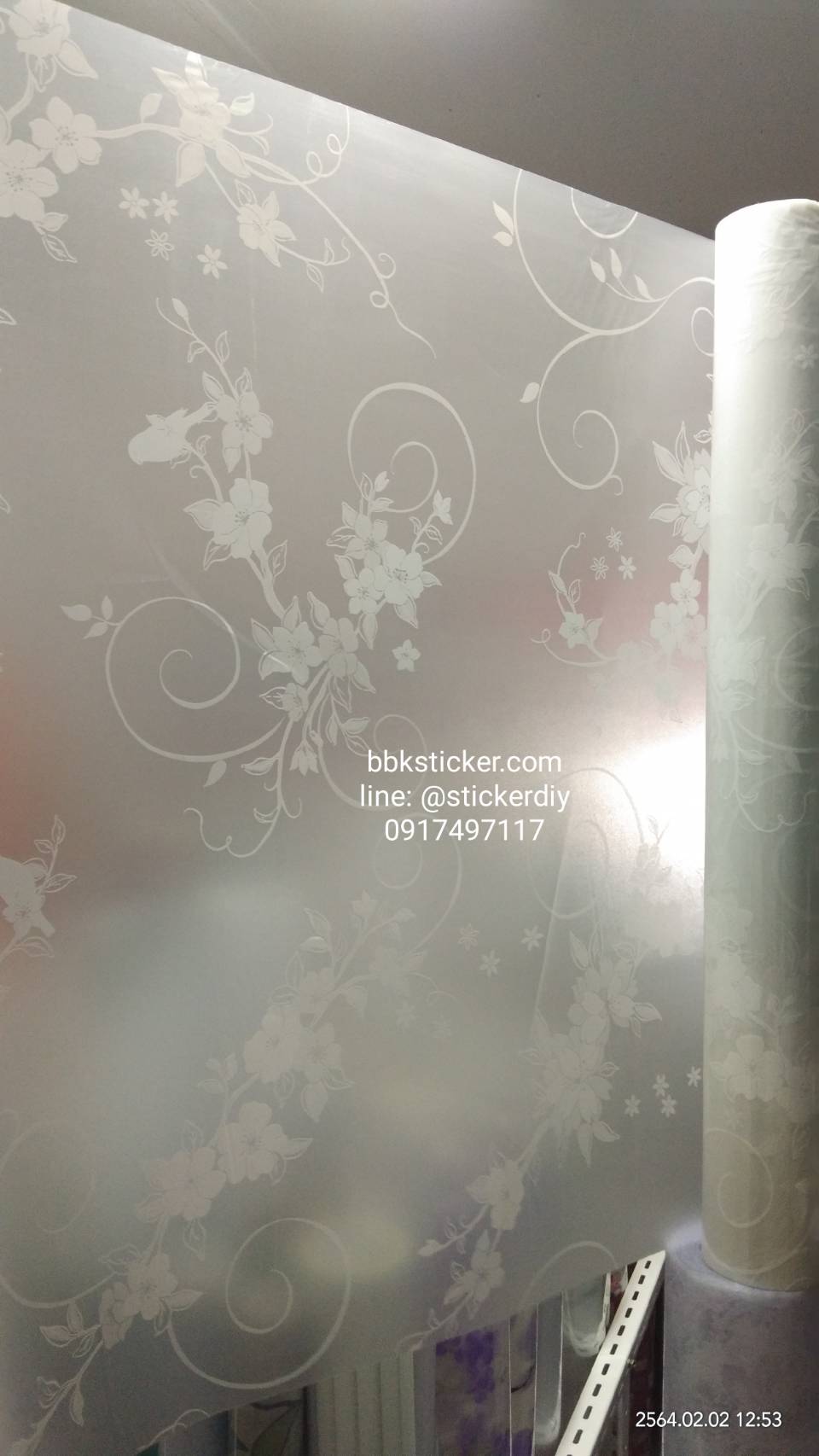 สติ๊กเกอร์ฝ้าติดกระจก แบบมีกาวในตัว ดอกไม้แก้วสีขาว (หน้ากว้าง 90cm) เมตรละ 89 บาท