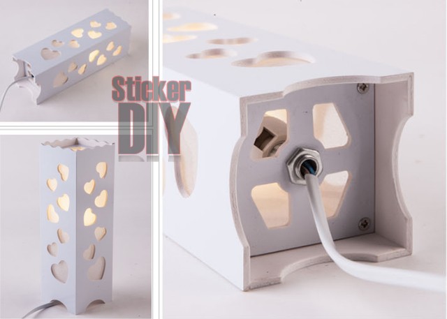 โคมไฟแต่งบ้าน แบบตั้งโต๊ะฉลุลาย HEARTS สีขาว