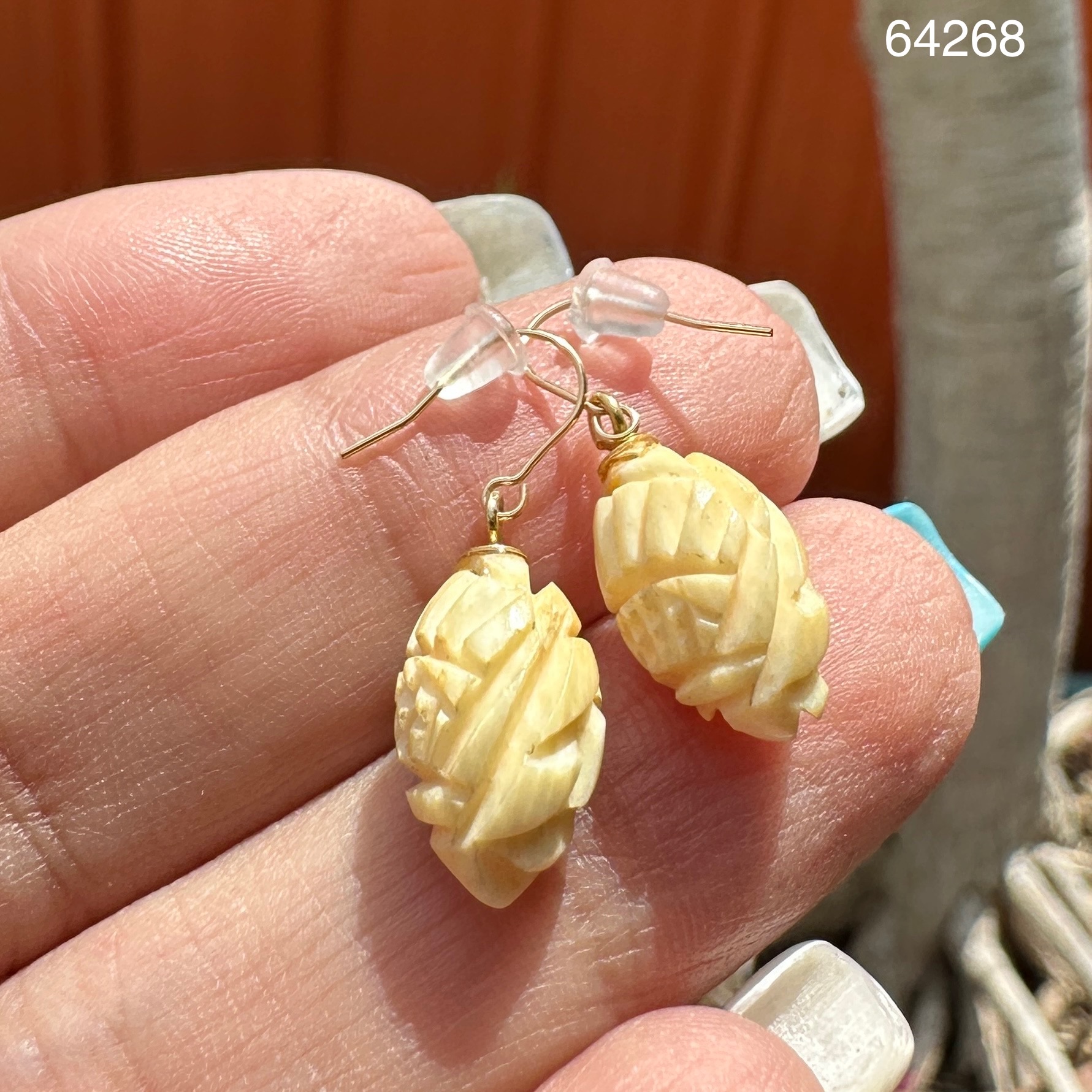 รหัส 64268 ต่างหู งานแกะสลัก ตุ้งติ้ง ทอง18K นน. 1.49 g