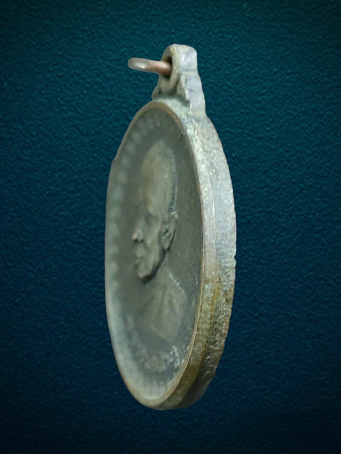 เหรียญรุ่นพานแตก หลวงพ่อลำภู (วัดใหม่อมตรส) ออกวัดไก่จ้น ท่าเรือ อยุธยา ปี 2521