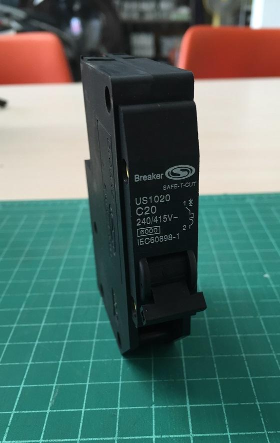 ลูกเบรกเกอร์ย่อย 1P 10-32A "SAFE-T-CUT" US-Type