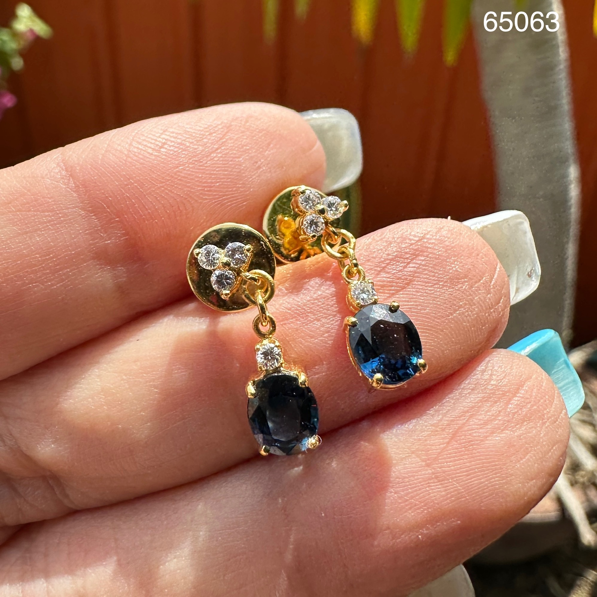 รหัส 65063 ต่างหู ไพลิน กาญจนบุรี ตุ้งติ้ง ฝังเพชร 8 เม็ด 0.16 กะรัต ทอง18K น่ารักมาก นน. 3.06 g