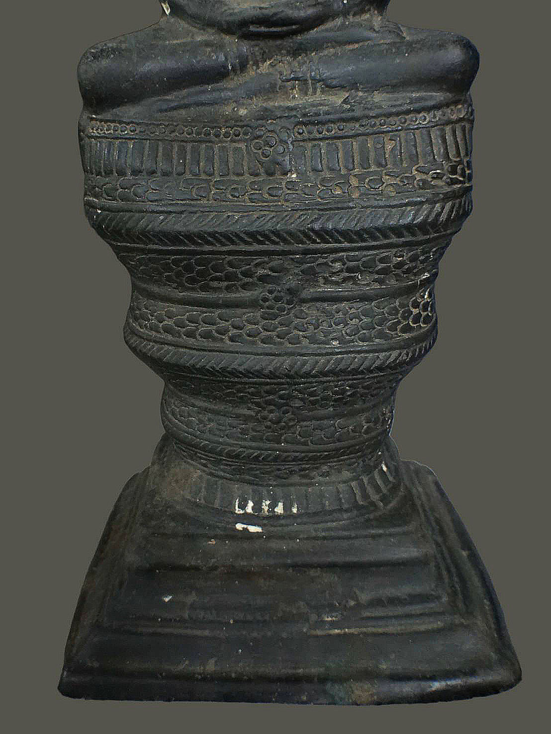 พระบูชา พระร่วงชีโบนั่งนาคปรก (พระนาคปรก) หล่อดินไทย เนื้อทองเหลือง หล่อหนา มีน้ำหนัก ขนาดสูง 13 นิ้ว กว้าง 5 นิ้ว