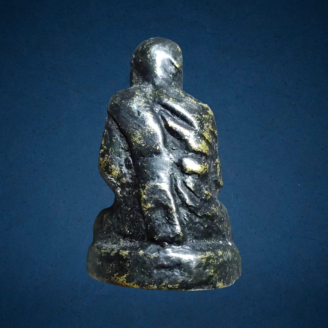 รูปหล่อโบราณ พระเกจิ เนื้อทองแดงรมดำ ไม่ทราบที่