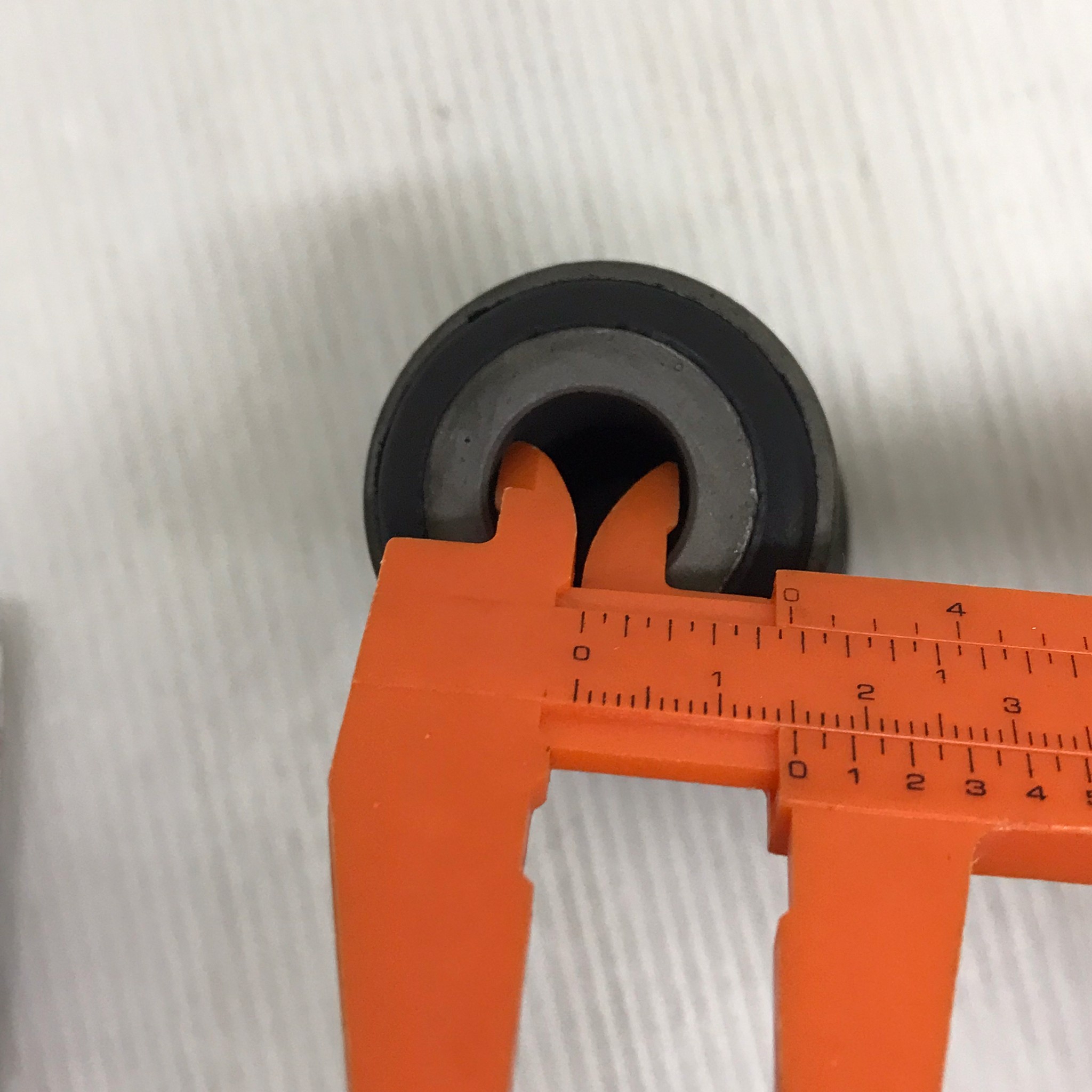 (1ตัว) บู๊ชปีกนก MITSUBISHI TRITON 2WD ปี 2006-2013 ตัว ล่าง มิตซูบิชิ ไตรตั้น / LOWER / ARM BUSHING / ยี่ห้อ RBI / เบอร์ MR992410 / M24T02W