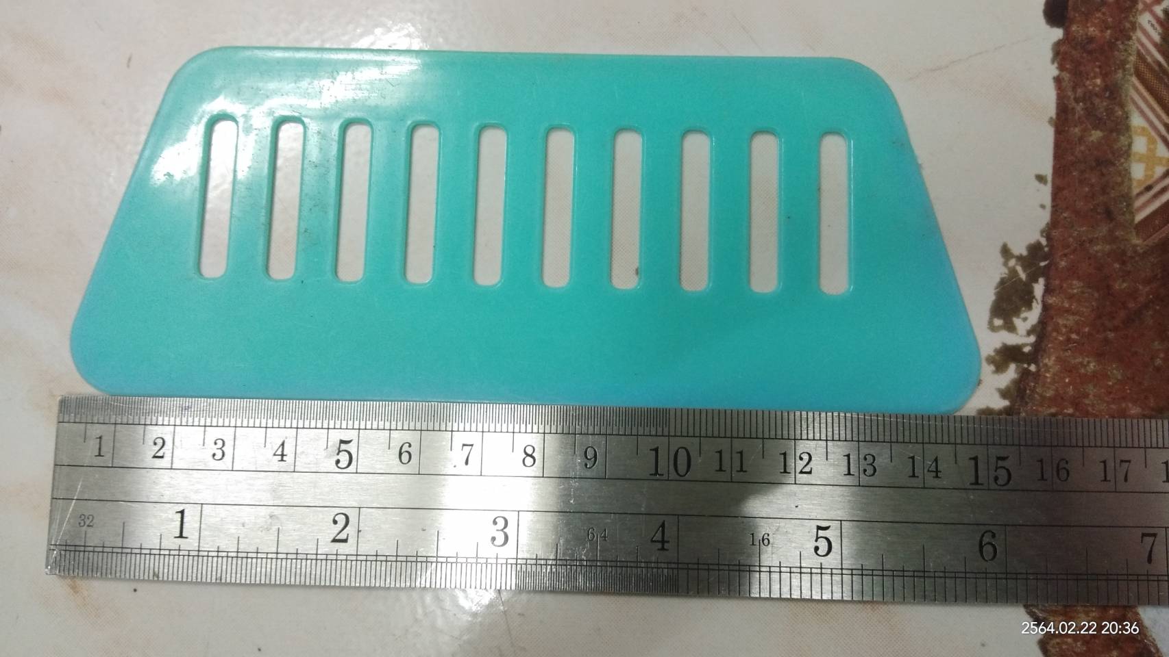 ที่รีดสติ๊กเกอร์+คัตเตอร์ (กว้าง15cm.xสูง6.5cm.)