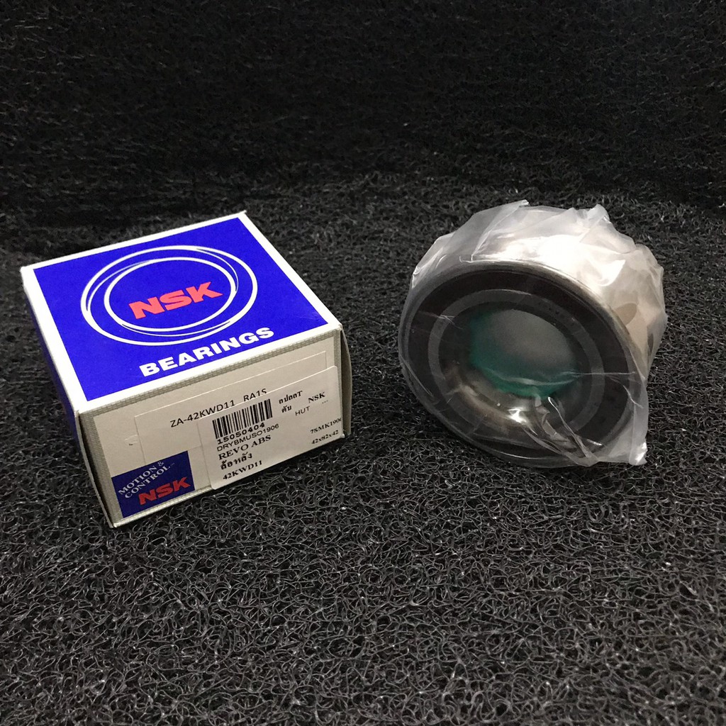 (ประกัน 1 เดือน) ลูกปืนล้อหลัง TOYOTA REVO 2WD (ABS) ใช้แทนไม่ ABS ได้ โตโยต้า รีโว่ 2WD (42KWD11) NSK ขนาด 42x82x40