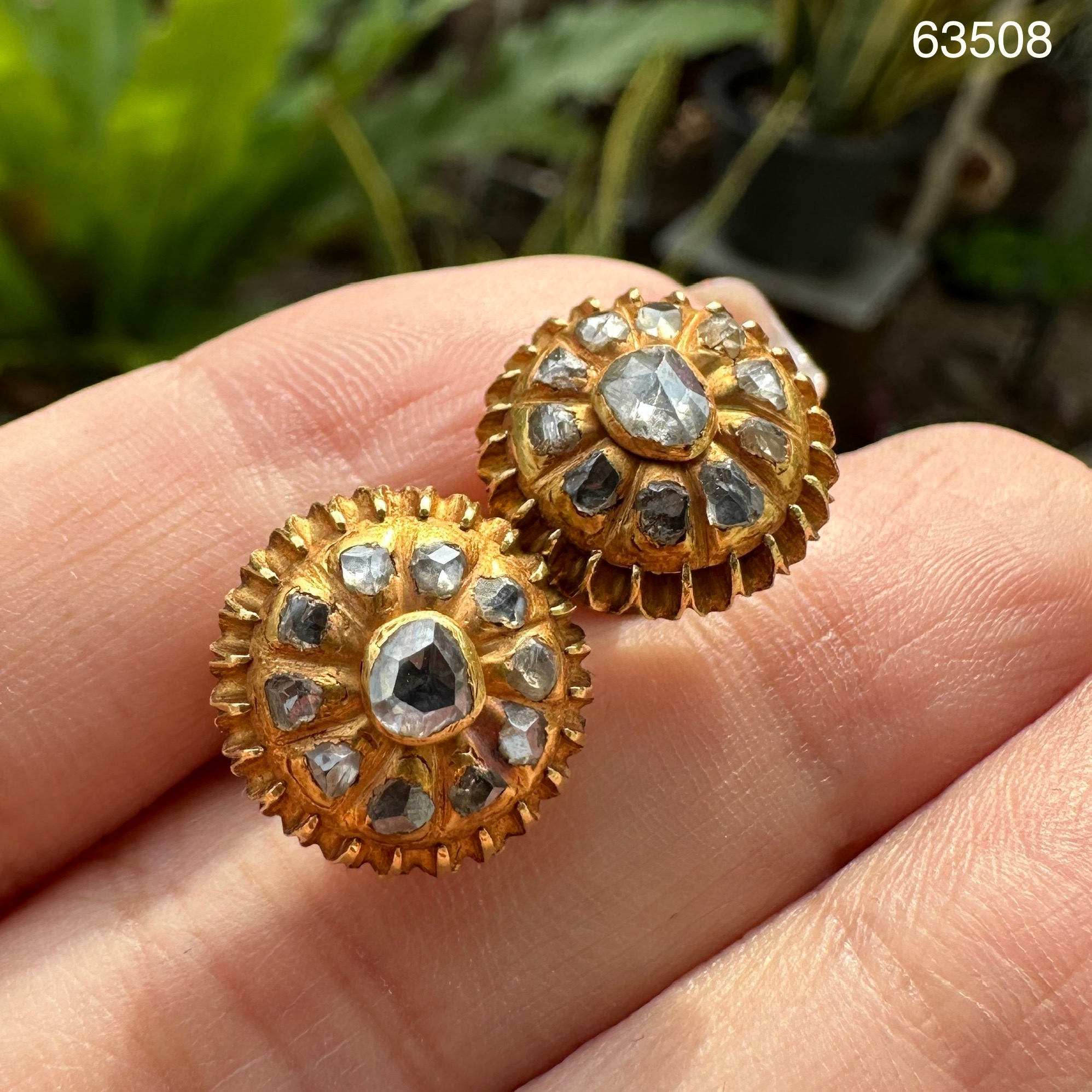 รหัส 63508 ต่างหู เพชรซีก รังแตน ทอง90 แป้นเกลียว เพชรสวย วิ้งวิ้ง งานสวยมาก นน. 7.00 g
