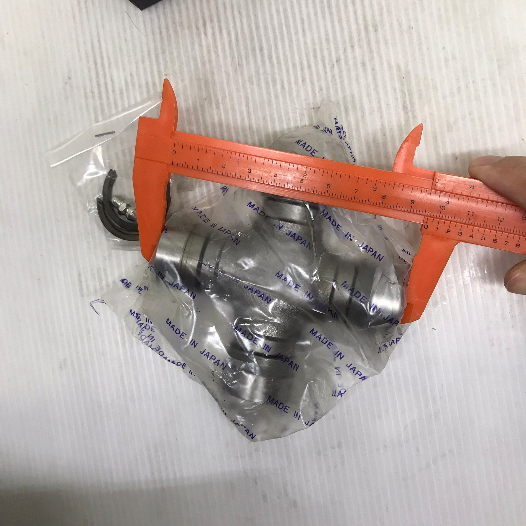 ยอยเพลากลาง ลูกปืนเพลากลาง D MAX ยกสูง ปี 2007-2011 คอมมอนเรล ดีแม็ค ยี่ห้อ MATSUBA UJJ-350N