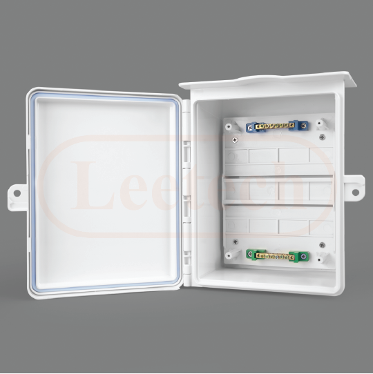 ตู้เซอร์กิตกันน้ำ 6 ช่อง (8"x10") ฝาทึบ Leetech