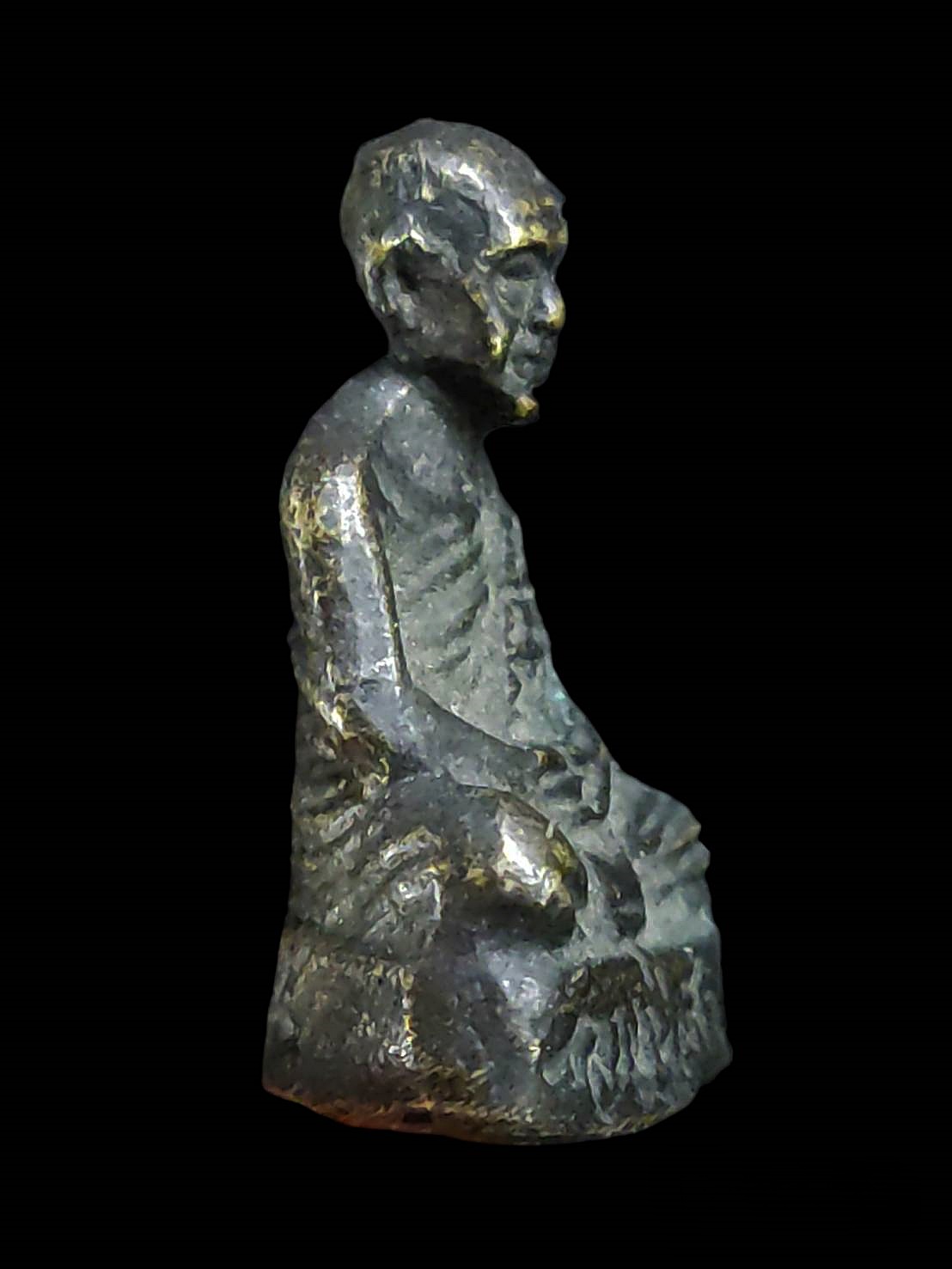 รูปหล่อโบราณหลวงปู่เสาร์ รุ่นเสาร์5 เนื้อทองผสม วัดกุดเวียน จ.นครราชสีมา