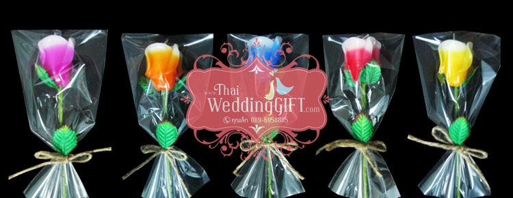 เทียนหอมดอกกุหลาบมีก้าน ดอกตูมและดอกบาน แพ็คถุงแก้ว ผูกเชือกพร้อมใบไม้