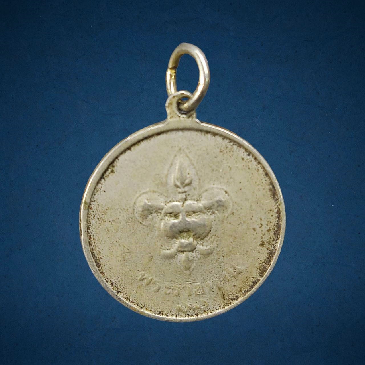 เหรียญ ร.9 หลังลูกเสือ ( พระราชทานลูกเสือ สว. ) 9หางสั้น นิยม ปี 2505 เนื้ออัลปาก้า