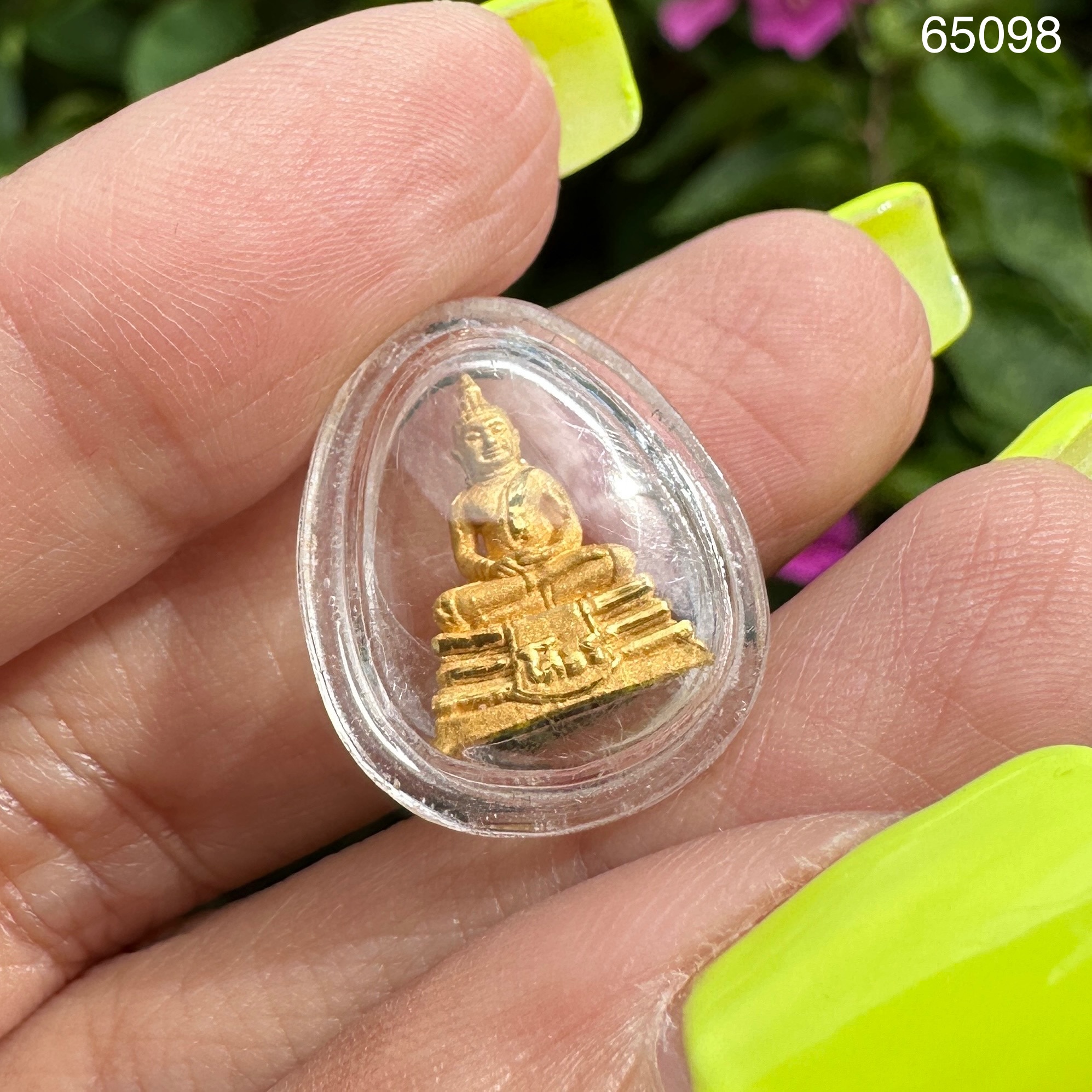 รหัส 65098 หลวงพ่อโสธร เนื้อทองคำ ลอยองค์ ทอง99.99 (นน. 3.17 g) เลี่ยมพลาสติก นน. 4.06 g
