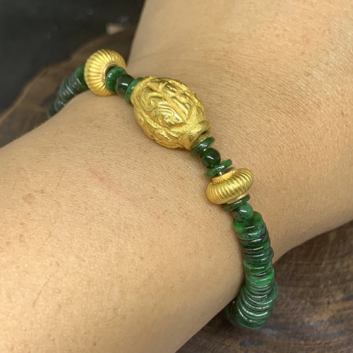 รหัส 63976 สร้อยข้อมือ หยก พม่า คั่นเม็ดทอง งานครั่ง สายทอง18K ข้อมือ 18.50 ซม. ใส่ได้ พร้อม Cert. นน. 18.75 g