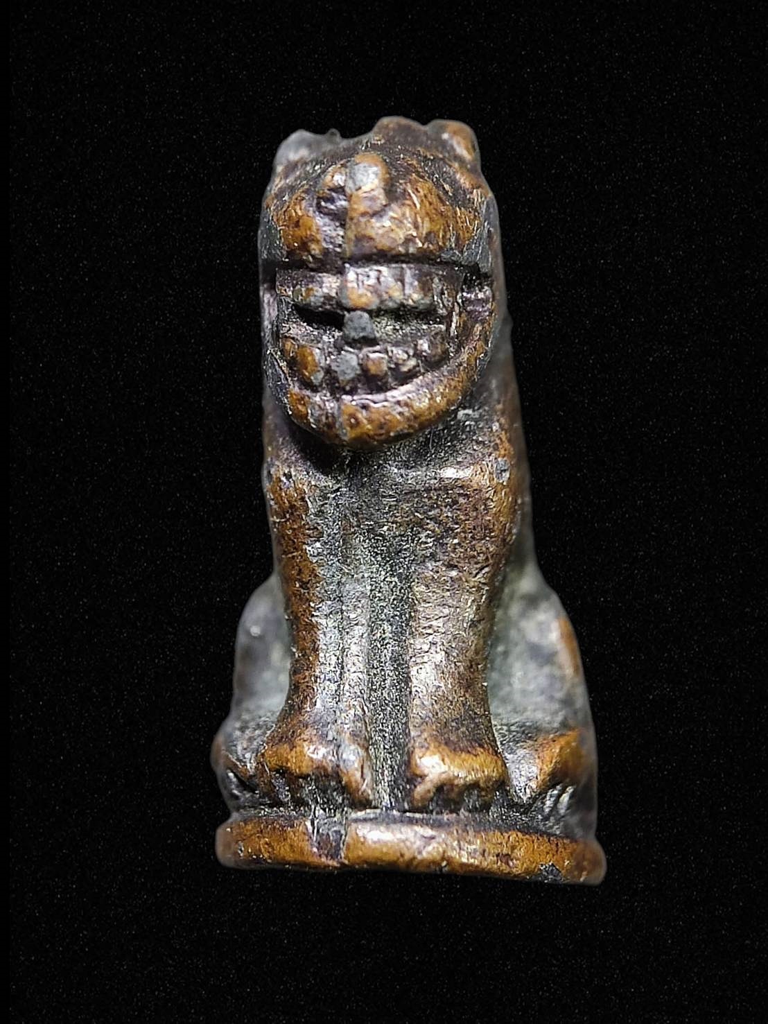 เสือหลวงพ่อปาน วัดมงคลโคธาวาส ( วัดบางเหี้ย ) ต.คลองด่าน อ.บางบ่อ จ.สมุทรปราการ รุ่นฝังลูกนิมิต ปี2517 เนื้อตะกั่ว ชุบทองแดง