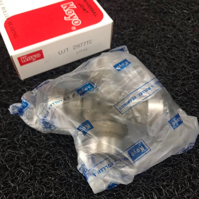ยอยเพลากลาง ลูกปืนเพลากลาง TOYOTA LH112,VIGO,Commuter โตโยต้า 4WD ยี่ห้อ KOYO / UJT-2977