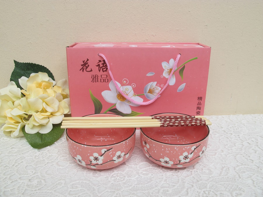 เซตชามพร้อมตะเกียบ 2 ที่ แพ็คกล่องดอกสีชมพู พร้อมถุงหิ้ว