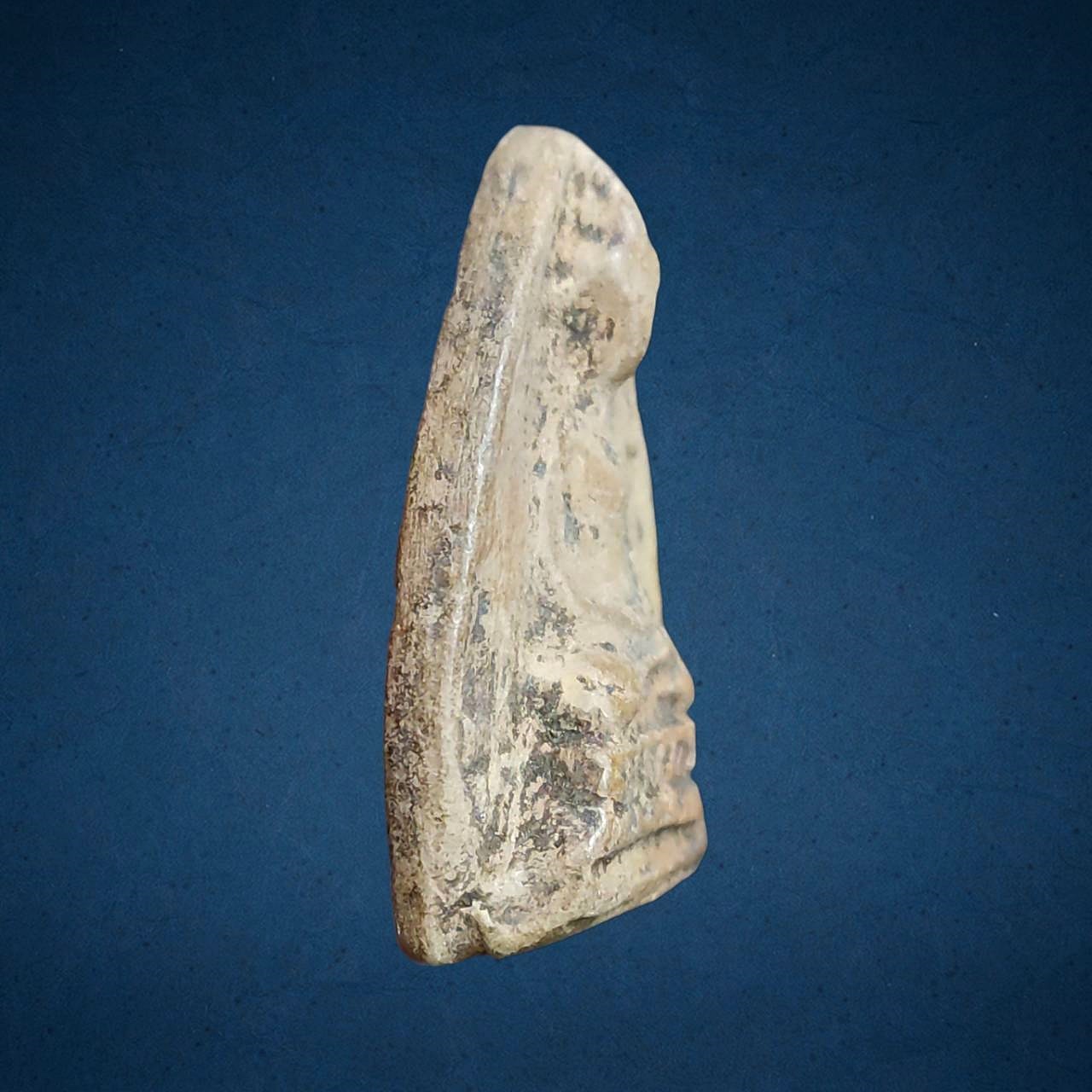 พระสรรค์นั่ง กลีบบัว ชัยนาท พิมพ์สมาธิ เนื้อดิน พบเจอน้อย