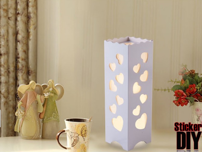 โคมไฟแต่งบ้าน แบบตั้งโต๊ะฉลุลาย HEARTS สีขาว