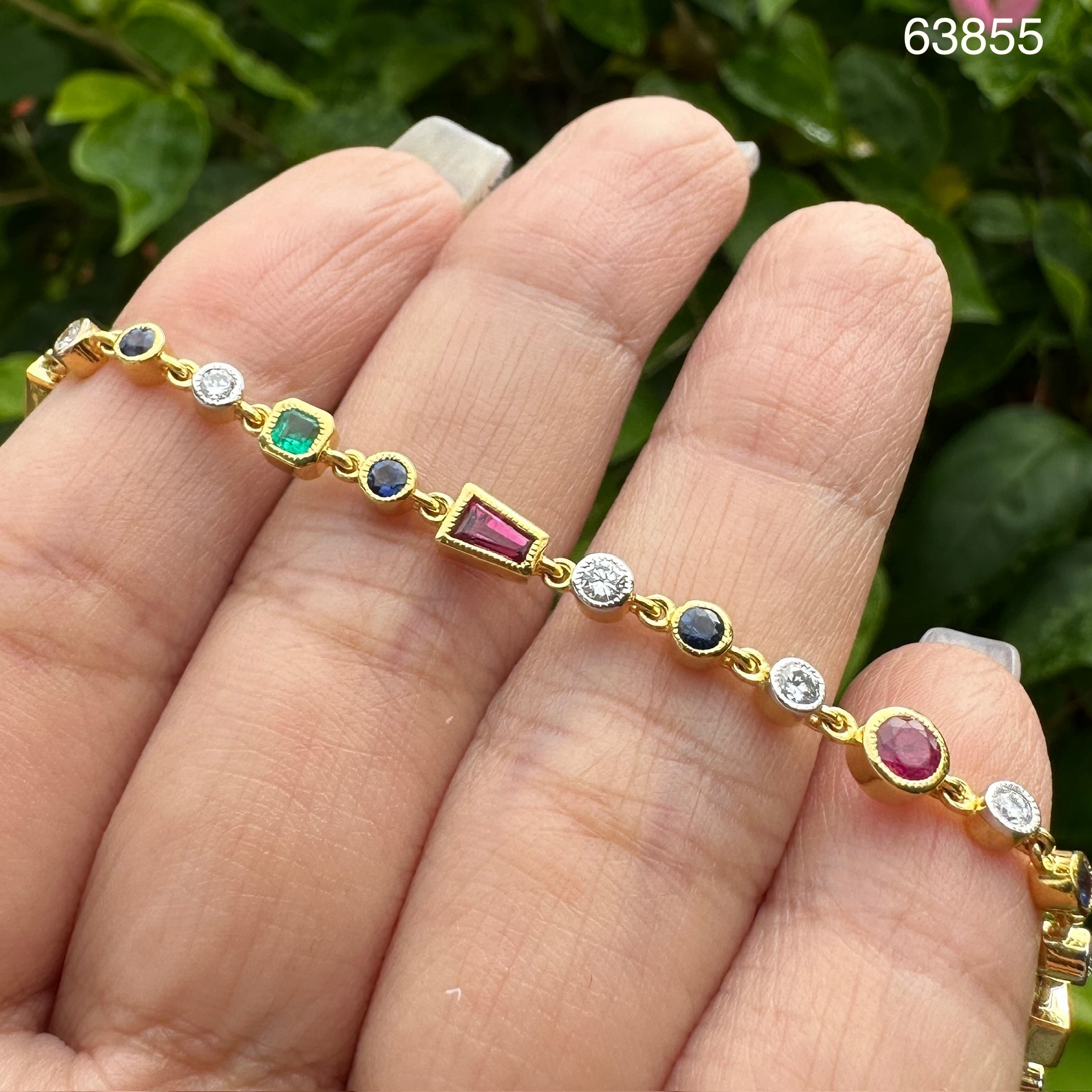 รหัส 63855 สร้อยข้อมือ ทับทิม ไพลิน มรกต ฝังเพชร 11 เม็ด 0.55 กะรัต ทอง18Kขาว ชุบทอง ความยาว 17 ซม. นน. 8.88 g