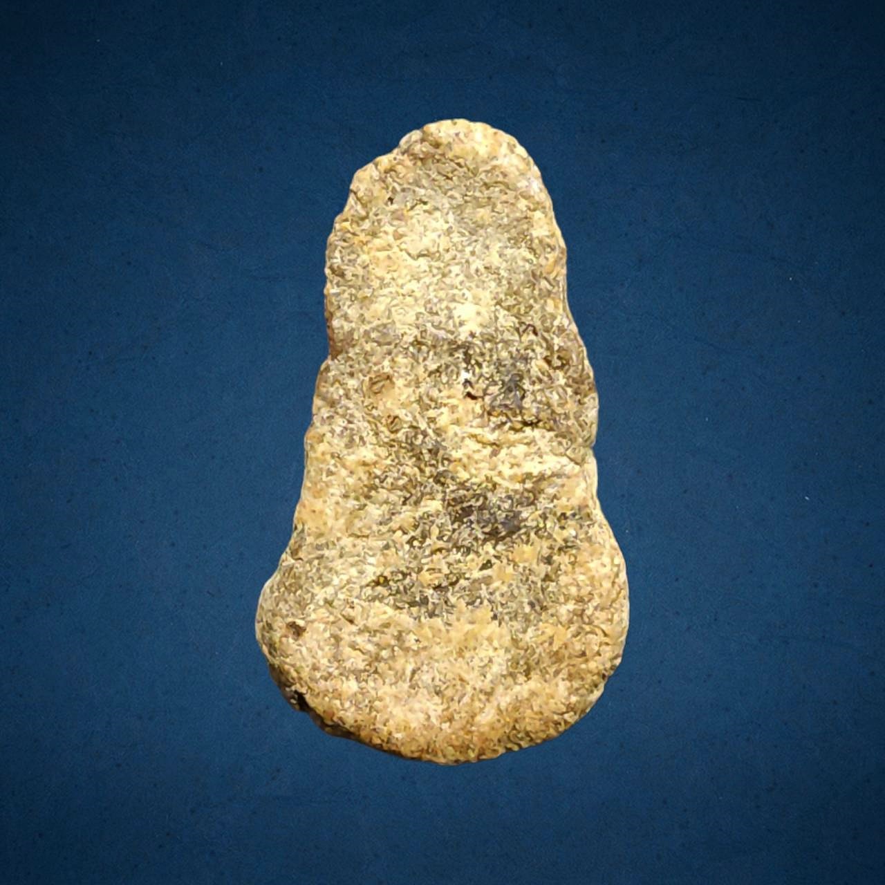 พระปิดตา แข้งซ้อน เนื้อผงเก่า ไม่ทราบที่