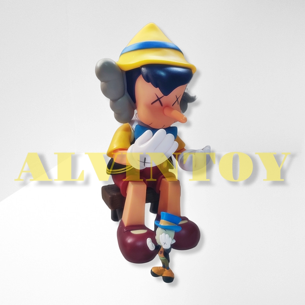 KAWS Pinocchio & Jiminy Cricket โมเดลพิน็อกคิโอ ความสูง 23 ซม. & คริกเก็ต ความสูง 5 ซม.