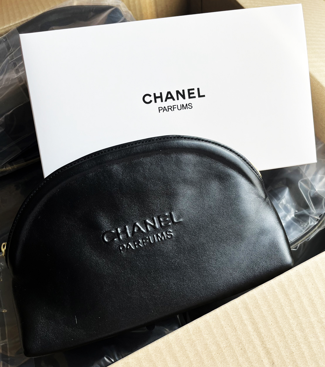 Chanel Parfums Bag สีดำ