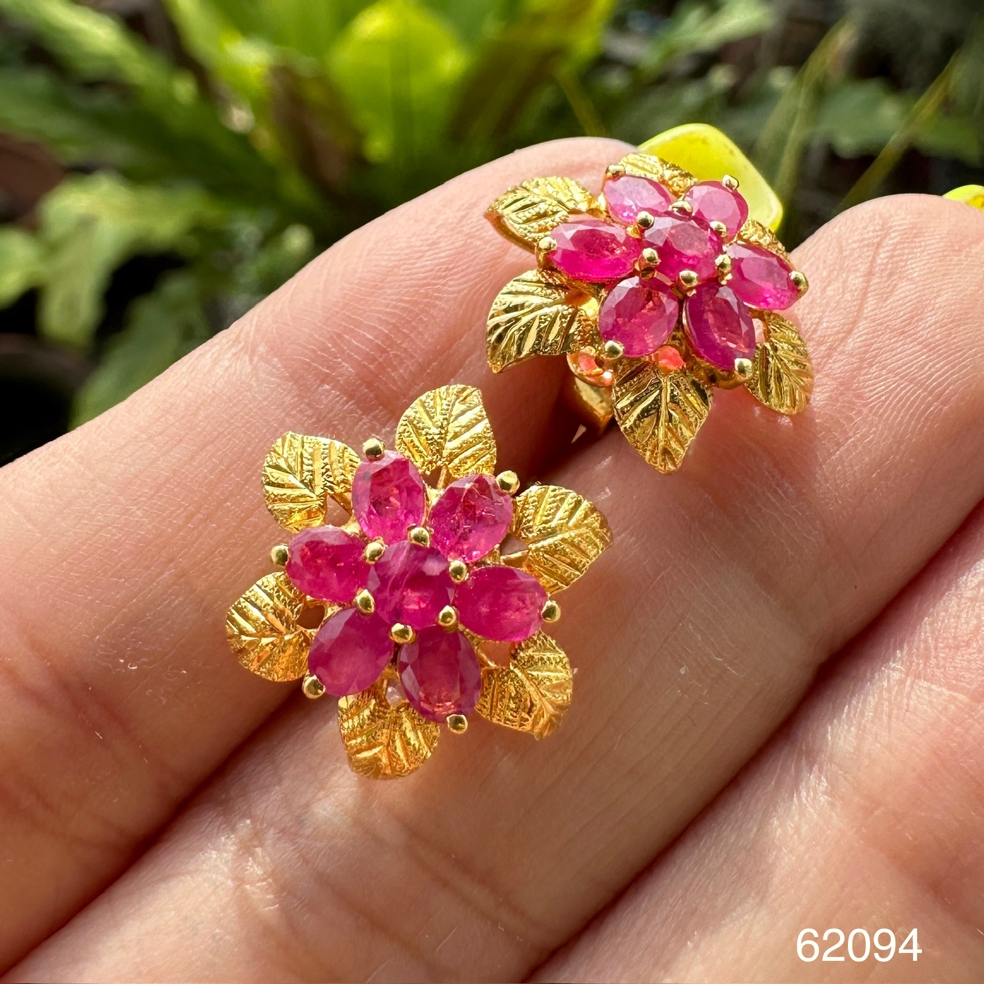 รหัส 62094 ต่างหู ทับทิม พม่า กระจุกพิกุล ทอง90 งานสวยเรียบ ใส่ติดหู นน. 4.96 g