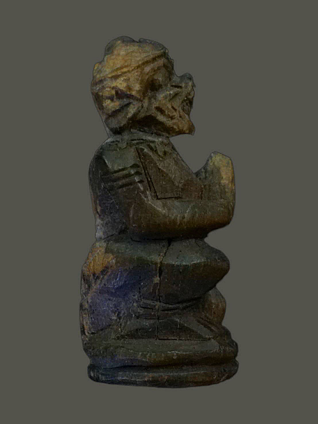 หนุมานไม้แกะ พนมมือ หลวงปู่บุญ วัดกลางบางแก้ว นครปฐม