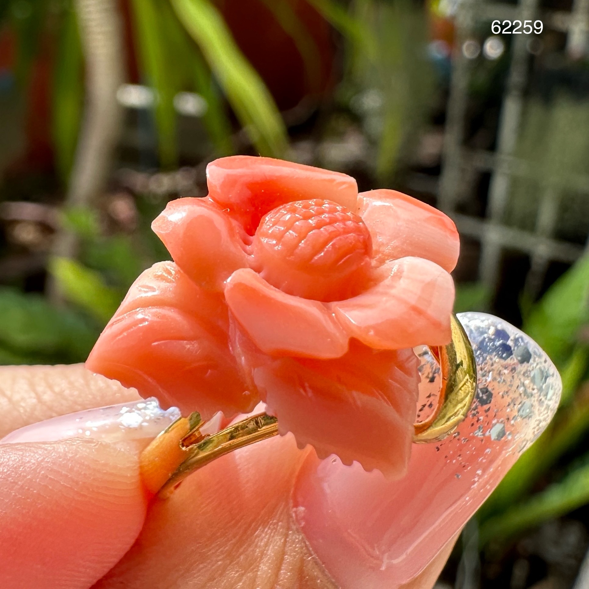 รหัส 62259 แหวน ปะการัง แกะลายดอกไม้ ทอง90 งานเก่า งานสวย น่าสะสม นน. 5.00 g
