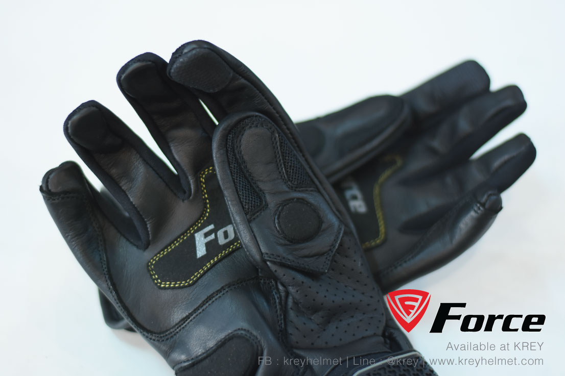 Force gloves model Airflow แบรนด์สเปน