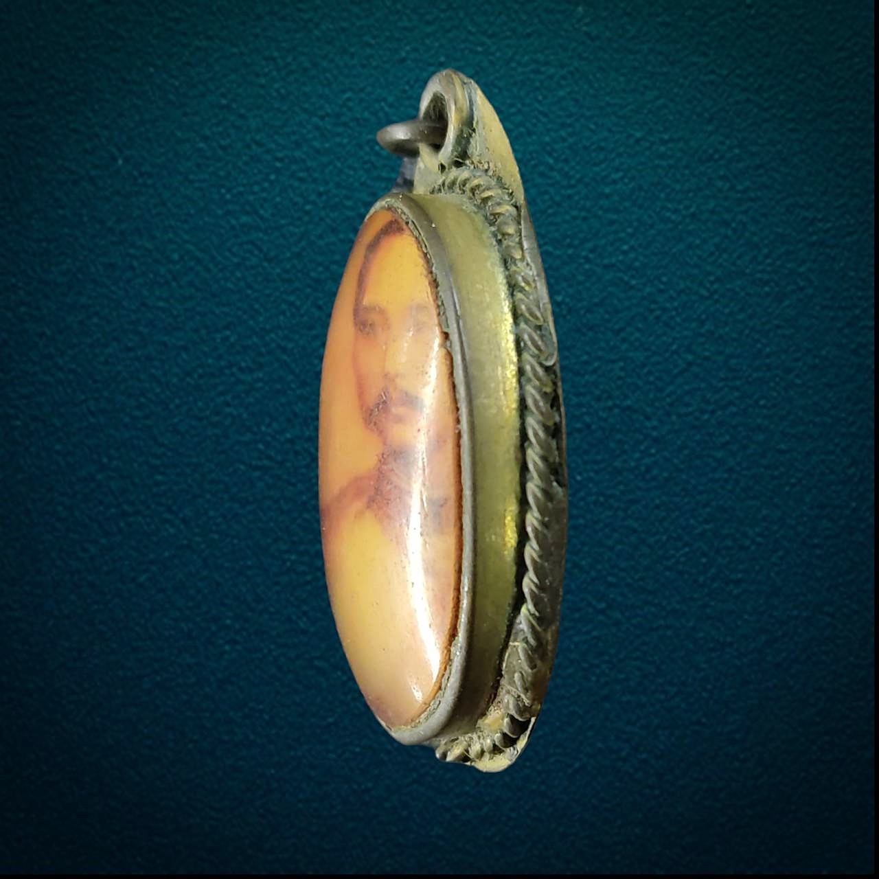 ล็อกเก็ตเสด็จพ่อ รัชกาลที่ 5 เก่าเก็บหลายสิบปี สูงประมาณ 4 ซ.ม.