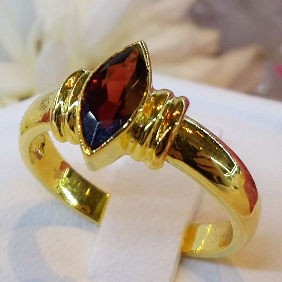 แหวนพลอยGarnet โกเมน ดีไซน์สวยเก๋