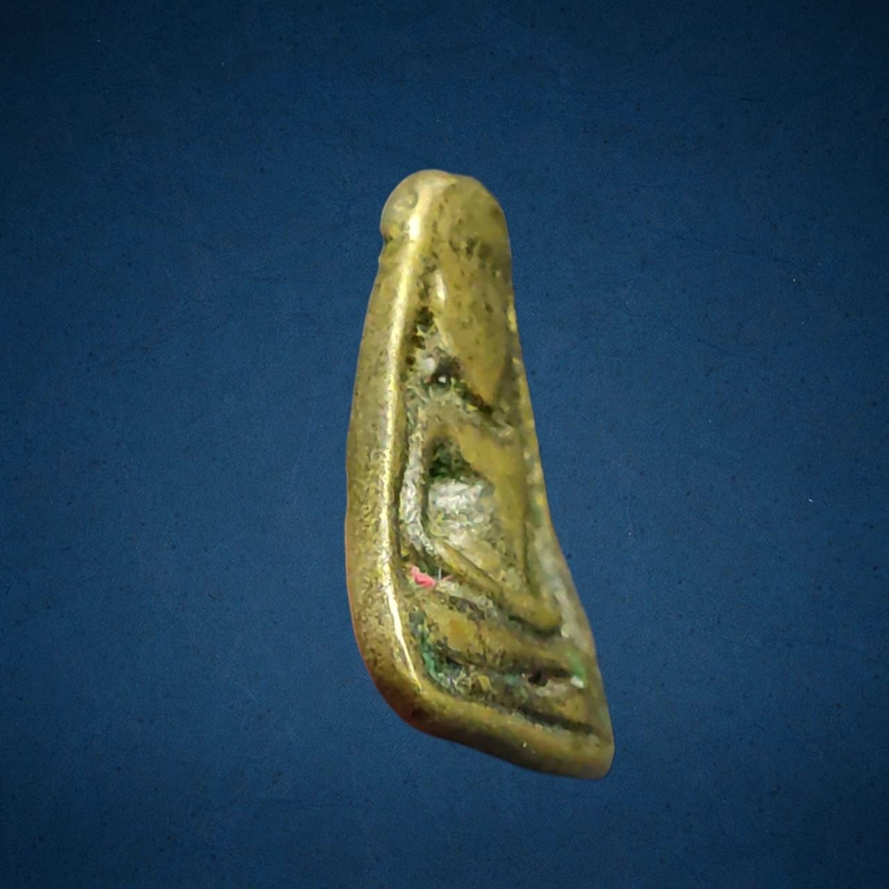 เหรียญหล่อจอบเล็กหลวงพ่อเงิน วัดบางคลาน พิมพ์แข้งตรง เนื้อโลหะผสม จังหวัดพิจิตร