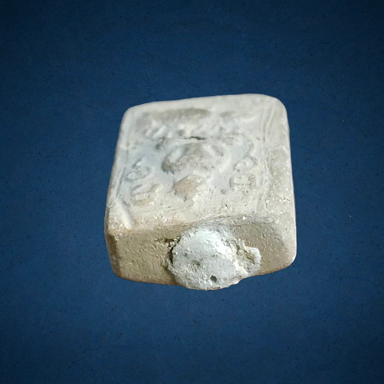 พระพุทธเจ้าประทับเม่น หลวงพ่อมุ่ย วัดดอนไร่ จ.สุพรรณบุรี ปี 2508 เนื้อดิน