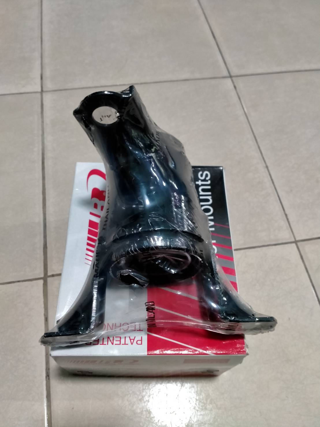 ยางรองแท่นเครื่อง-ด้านขวา FIESTA (เฟียสต้า) *ของเทียบ*