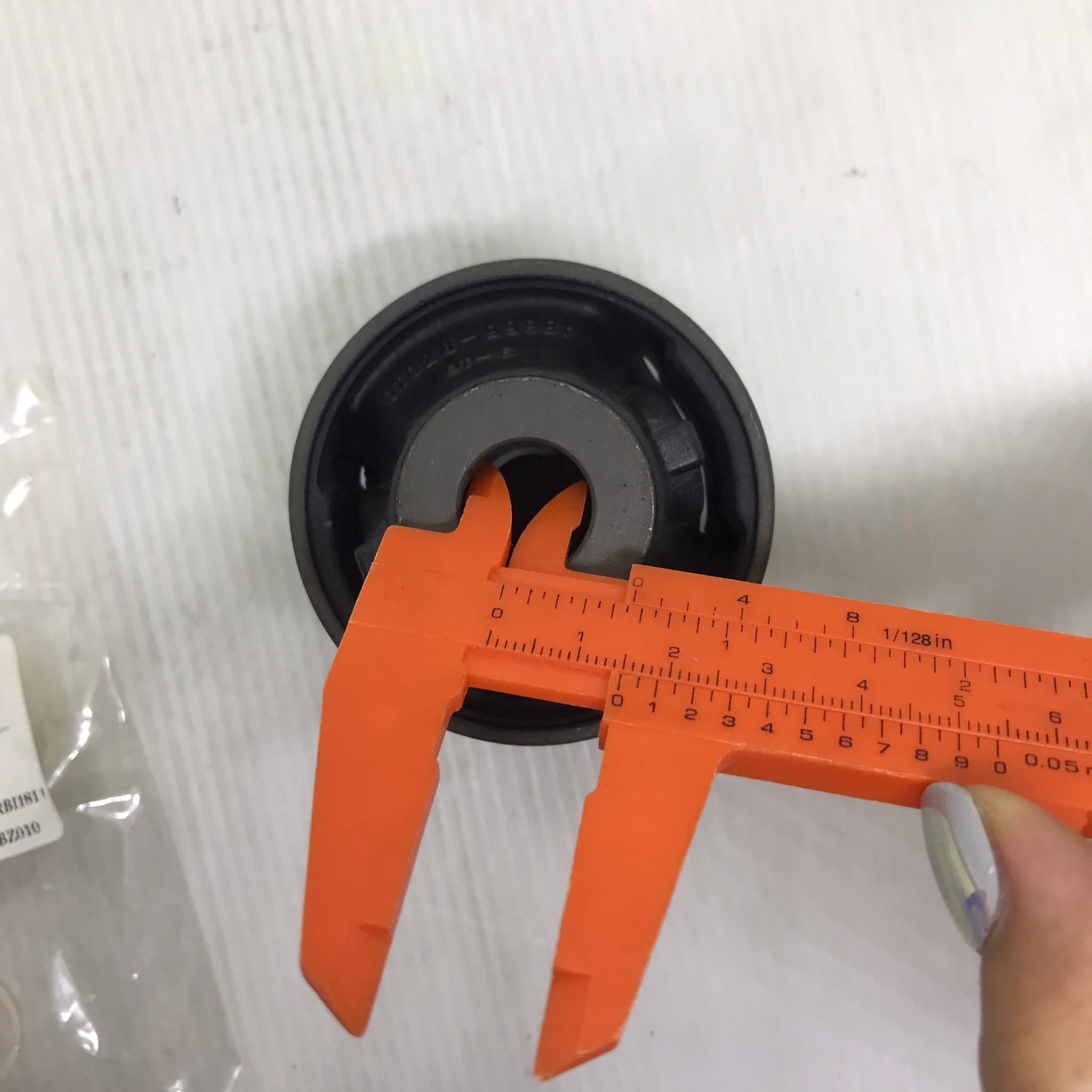 (1ตัว) บู๊ชปีกนก TOYOTA ตัวล่าง ตัวใหญ่ AVANZA / F601 / F602 ปี 2004-2006 ตัว ล่าง โตโยต้า อแวนซ่า / LOWER / BIG ARM BUSHING ยี่ห้อ RBI / เบอร์ 48655-BZ010 / T24F60WB