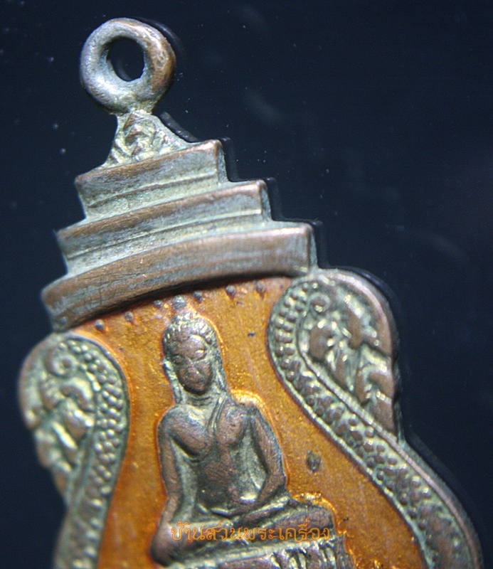 เหรียญหลวงพ่อพุทธลาโภ ลงยาสีส้ม งานผูกพัทธสีมา วัดสุวรรณรังสรรค์ (วัดยายร้า) จ.ระยอง ปี 2523 หลวงปู่แก้ว เกสาโร ร่วมปลุกเสก