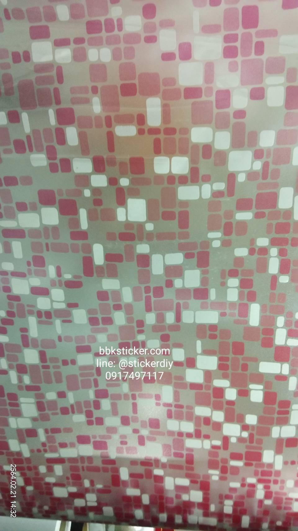 สติ๊กเกอร์ฝ้าติดกระจก แบบมีกาวในตัว โมเสก สีชมพู (หน้ากว้าง 90cm) เมตรละ 89 บาท