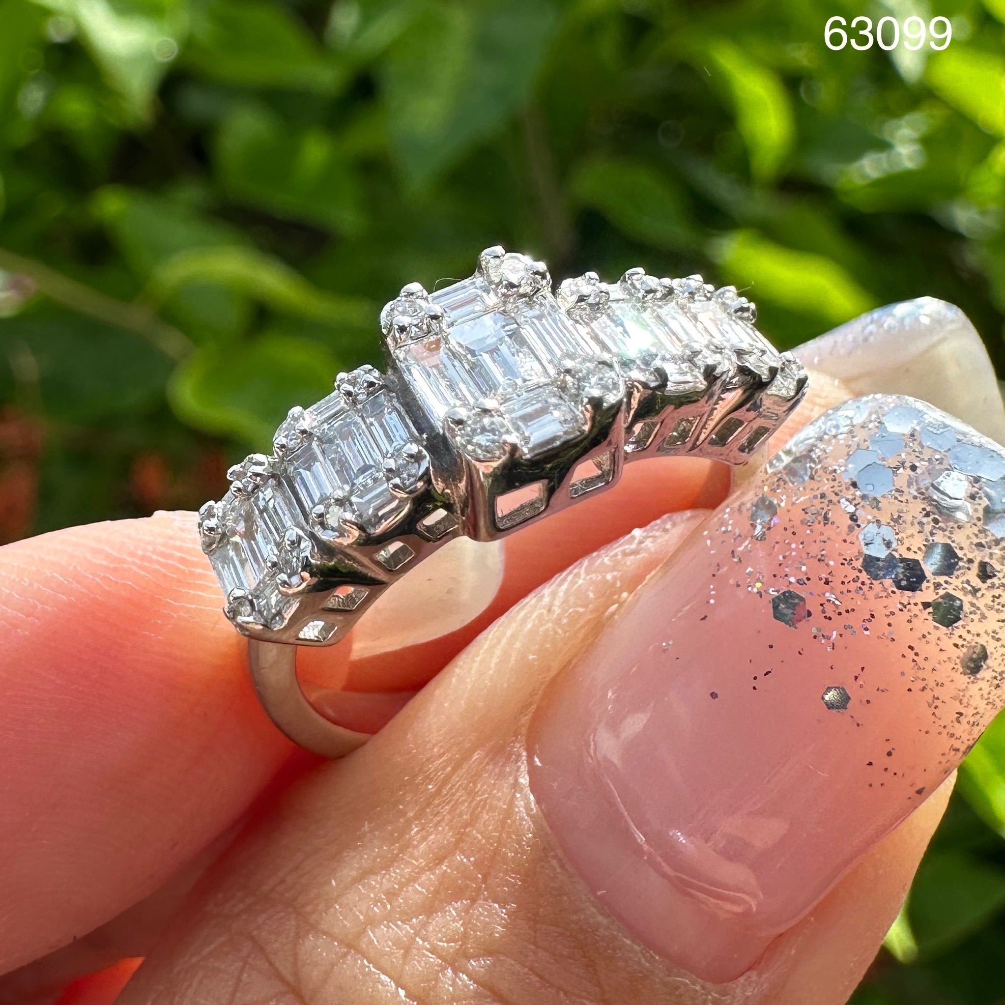 รหัส 63099 แหวน เพชรประกบ ฝังเพชร 45 เม็ด 1.00 กะรัต ทองคำขาว18K ขนาด 50 นน. 4.08 g
